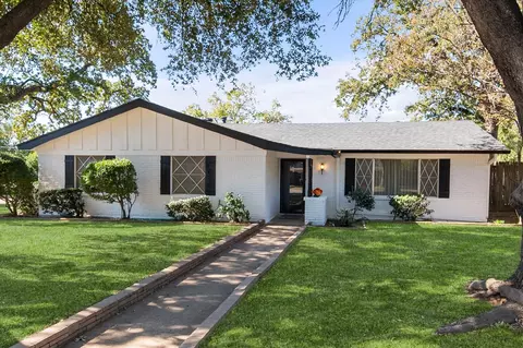 1812 Hilltop Ln, Pantego, TX 76013