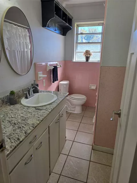 Bath - 103 N Magnolia St, Plain Dealing, LA 71064 photo 1 of 3
