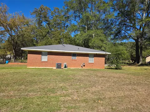 Exterior - 103 N Magnolia St, Plain Dealing, LA 71064 photo 7 of 7