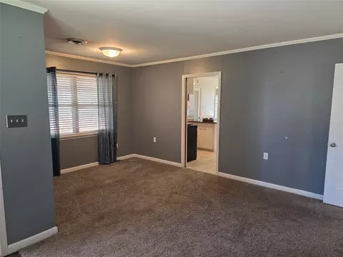 Living - 103 N Magnolia St, Plain Dealing, LA 71064 photo 3 of 4