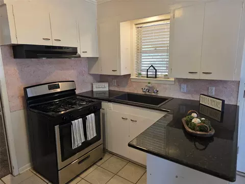 Kitchen - 103 N Magnolia St, Plain Dealing, LA 71064 photo 1 of 4