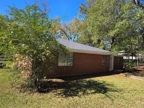 Exterior - 103 N Magnolia St, Plain Dealing, LA 71064 photo 6 of 7