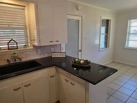 Kitchen - 103 N Magnolia St, Plain Dealing, LA 71064 photo 2 of 4