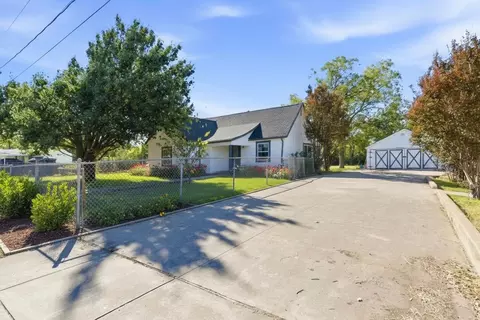 3229 Meadow Oaks Dr, Haltom City, TX 76117