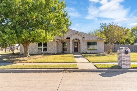6410 Sun Crest Ct, Midlothian, TX 76065