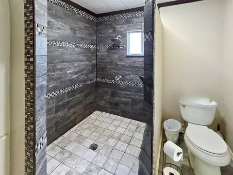 Bath - 502 Griffith Ave, Terrell, TX 75160 photo 2 of 4