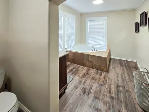 Bath - 502 Griffith Ave, Terrell, TX 75160 photo 3 of 4
