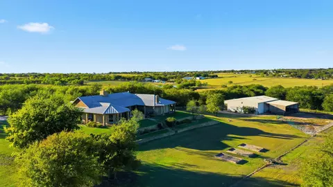 135 Serrano Ct, Weatherford, TX 76087