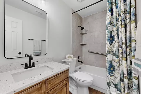 Bath - 2601 Daisy Ln, Rowlett, TX 75089 photo 2 of 5