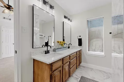 Bath - 2601 Daisy Ln, Rowlett, TX 75089 photo 4 of 5