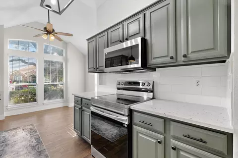Kitchen - 2601 Daisy Ln, Rowlett, TX 75089 photo 2 of 3