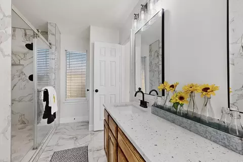 Bath - 2601 Daisy Ln, Rowlett, TX 75089 photo 3 of 5