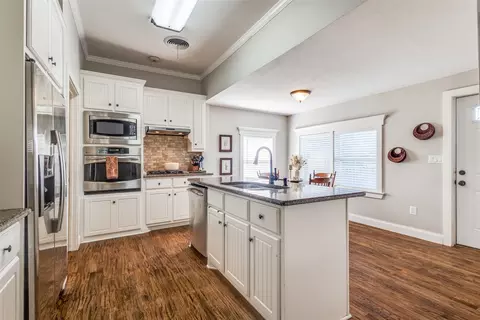 1009 W 7th St, Justin, TX 76247