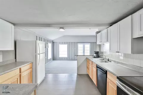 Kitchen - 377 Grisham, Haskell, TX 79521 photo 2 of 3