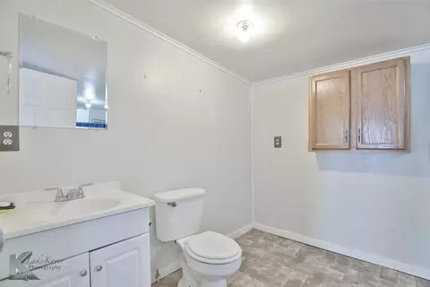Bath - 377 Grisham, Haskell, TX 79521 photo 4 of 6