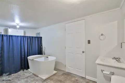 Bath - 377 Grisham, Haskell, TX 79521 photo 6 of 6