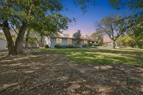 204 Vanshire Rd E, Lakeside, TX 76108