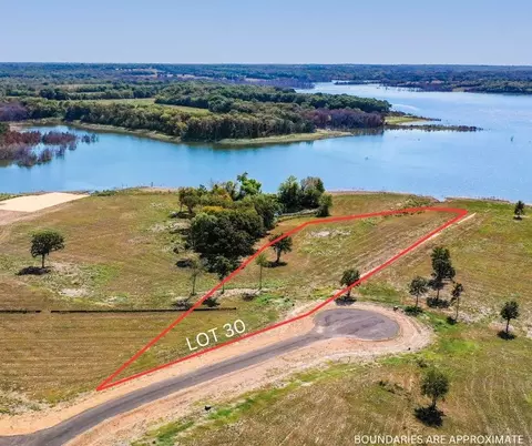 371 Lakewood Ln, Honey Grove, TX 75446