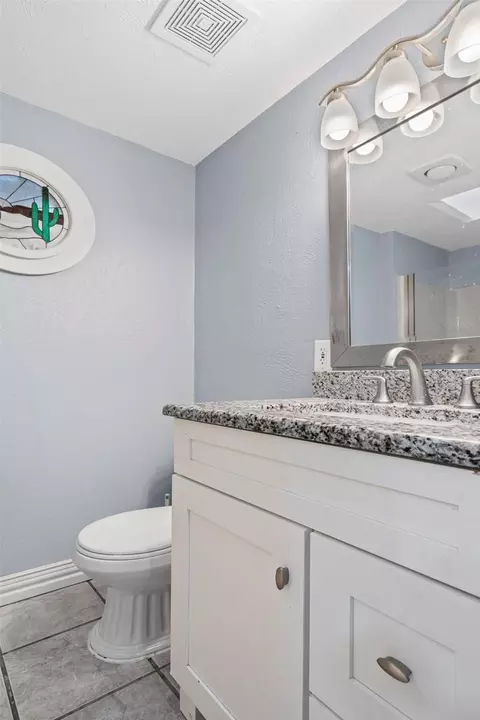 Bath - 211 Second St, Denton, TX 76201 photo 4 of 4