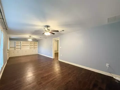 Living - 211 Second St, Denton, TX 76201 photo 2 of 4
