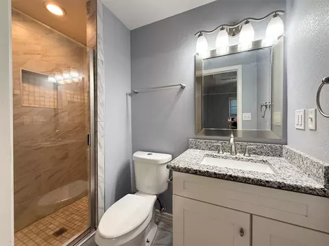 Bath - 211 Second St, Denton, TX 76201 photo 3 of 4