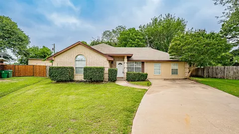 906 Pear Ct, Joshua, TX 76058