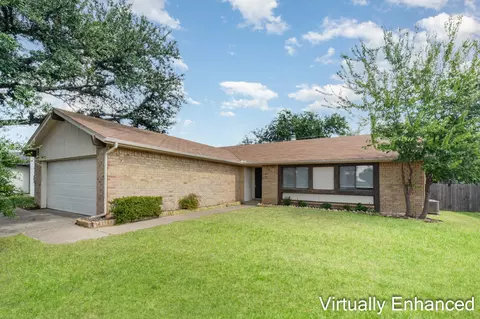 2922 Beachtree Ln, Bedford, TX 76021