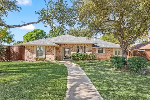 3101 Regency St, Carrollton, TX 75007