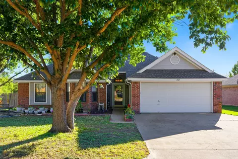 202 Bosque St, Glen Rose, TX 76043