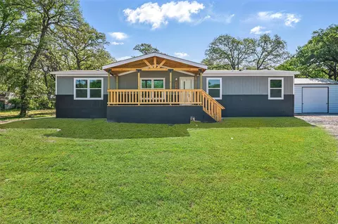 134 Overland Trl, Azle, TX 76020