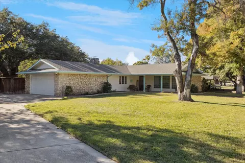 6052 Wrigley Way, Fort Worth, TX 76133