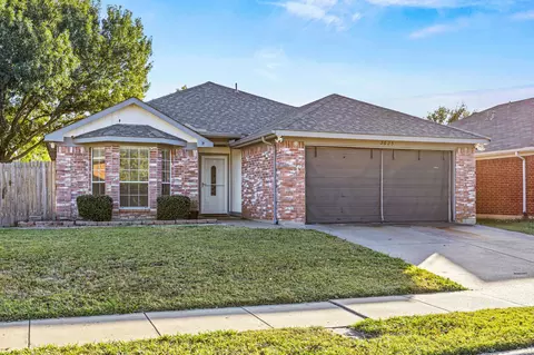 3625 Garden Springs Dr, Fort Worth, TX 76123