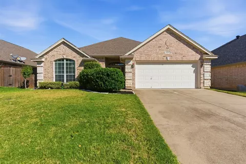8328 Teja Trl, Benbrook, TX 76126