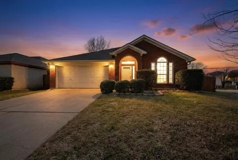 1025 Caleb St, Burleson, TX 76028