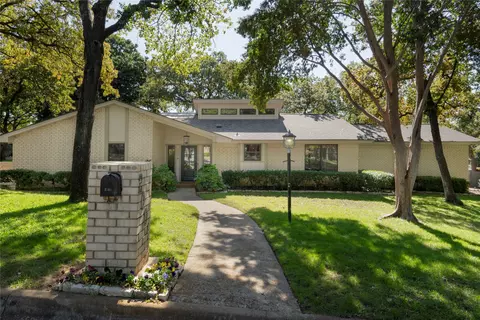 2004 Vista View Rd, Keller, TX 76262