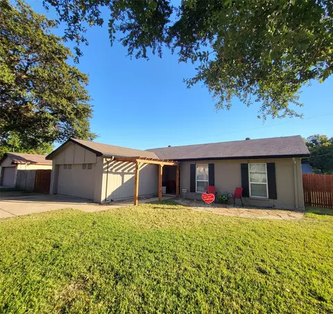 1900 San Saba Ln, Arlington, TX 76006