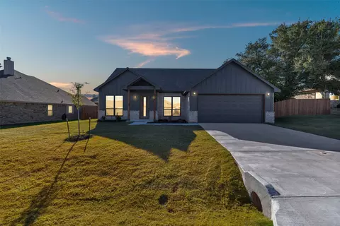 3306 Promenade Ct, Granbury, TX 76049