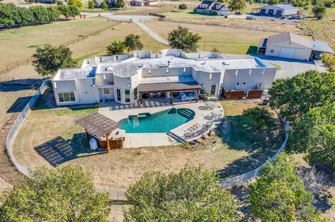 5040 Wind Hill Ct, Fort Worth, TX 76179