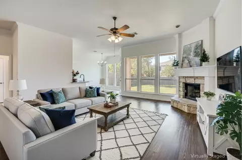 803 W Lonesome Dove Trl, Arlington, TX 76001