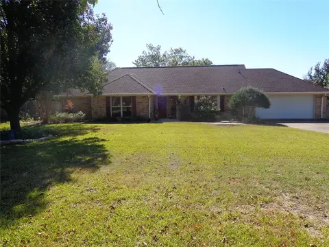 144 Suburban Dr, Ovilla, TX 75154
