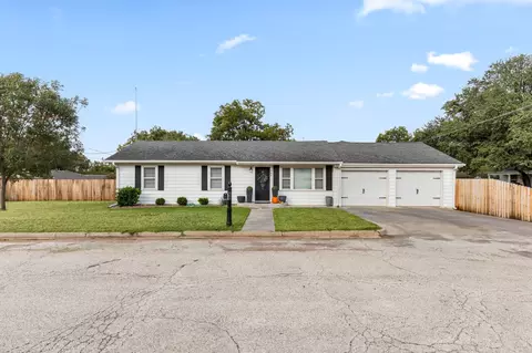 705 Starlight Dr, Seymour, TX 76380