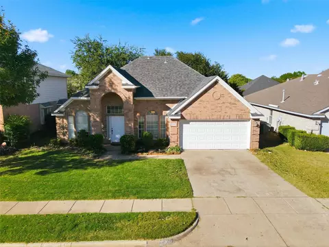 5569 Lawnsberry Dr, Fort Worth, TX 76137