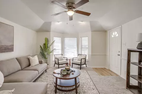 222 Cleveland St, Cleburne, TX 76031