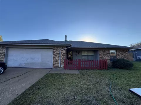 441 Wintercrest Rd, Burleson, TX 76028