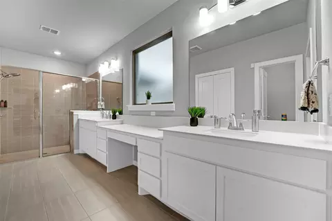 Bath - 1424 Eagle Feather Way, Haslet, TX 76052 photo 1 of 4