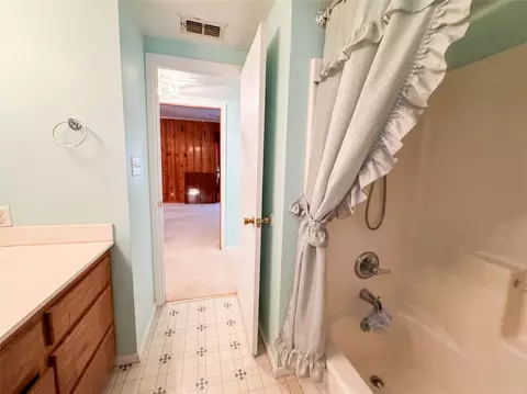 Bath - 809 W 3rd St, Cisco, TX 76437 photo 4 of 4