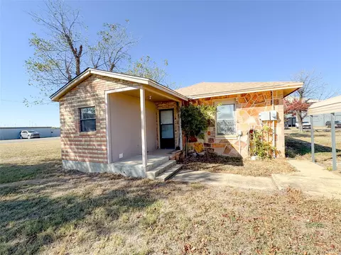 Exterior - 809 W 3rd St, Cisco, TX 76437 photo 16 of 20