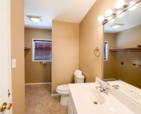 Bath - 809 W 3rd St, Cisco, TX 76437 photo 2 of 4