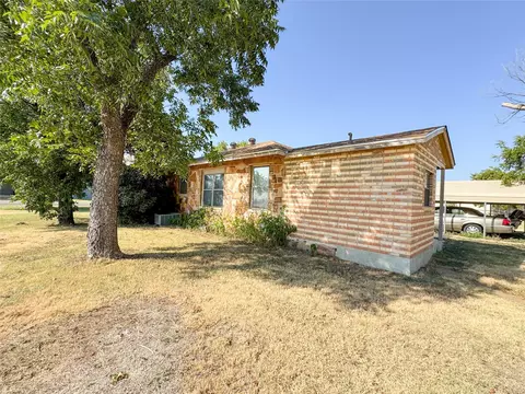 Exterior - 809 W 3rd St, Cisco, TX 76437 photo 7 of 20