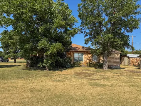 Exterior - 809 W 3rd St, Cisco, TX 76437 photo 8 of 20